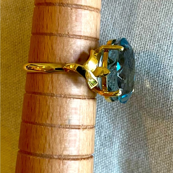 18k Gold Blue Topaz Vintage Estate Ring - Picture 5 of 16
